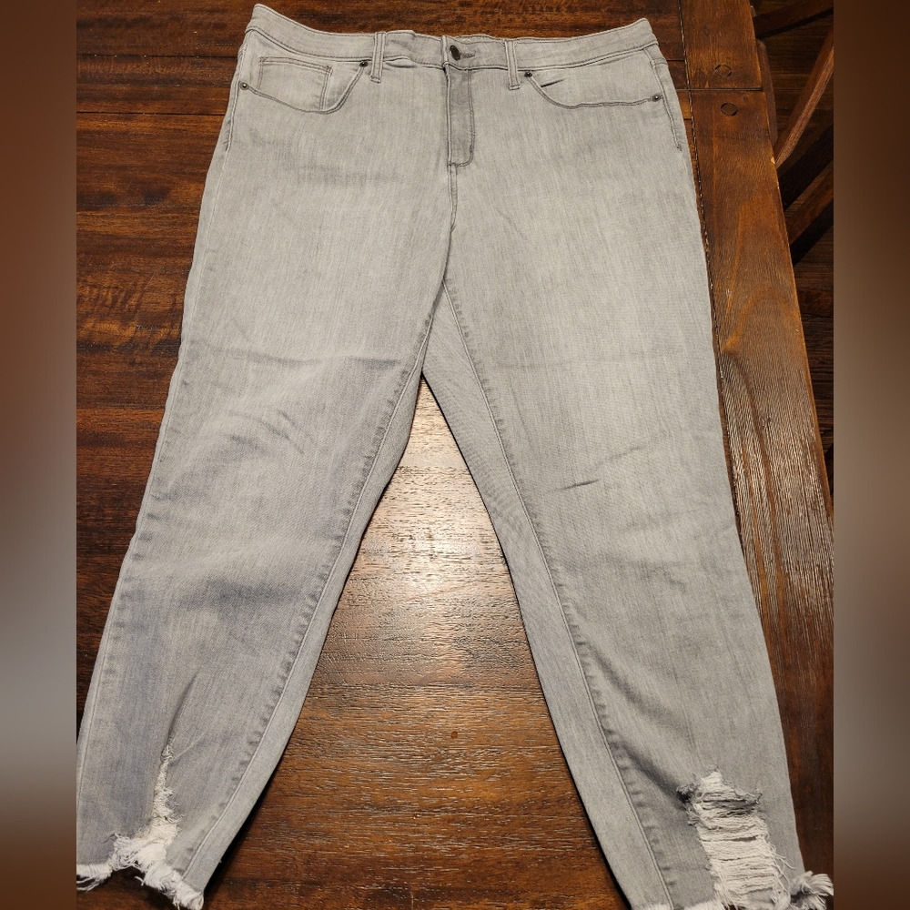 Universal Thread Distressed skinny Gray Jeans 16